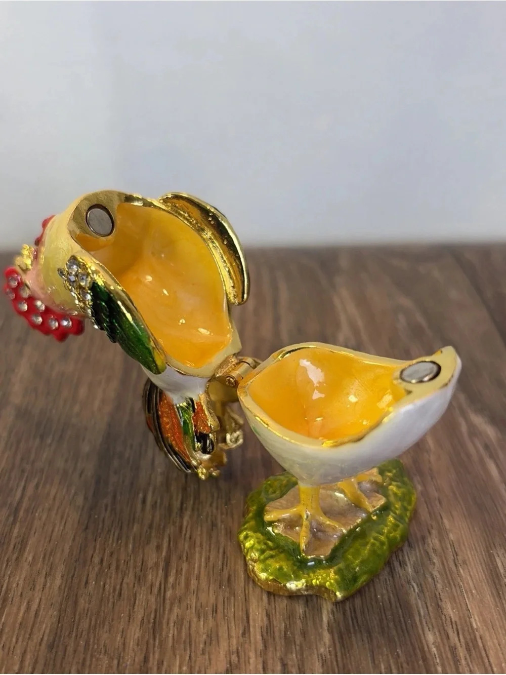 Enamel & Rhinestone Hinged Rooster Jewelry Pill Trinket Box Magnetic Bling